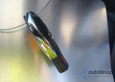 2017 Mercedes-Benz C 300 z USA, uszkodzony, nr VIN 55SWF4JB1HU179161